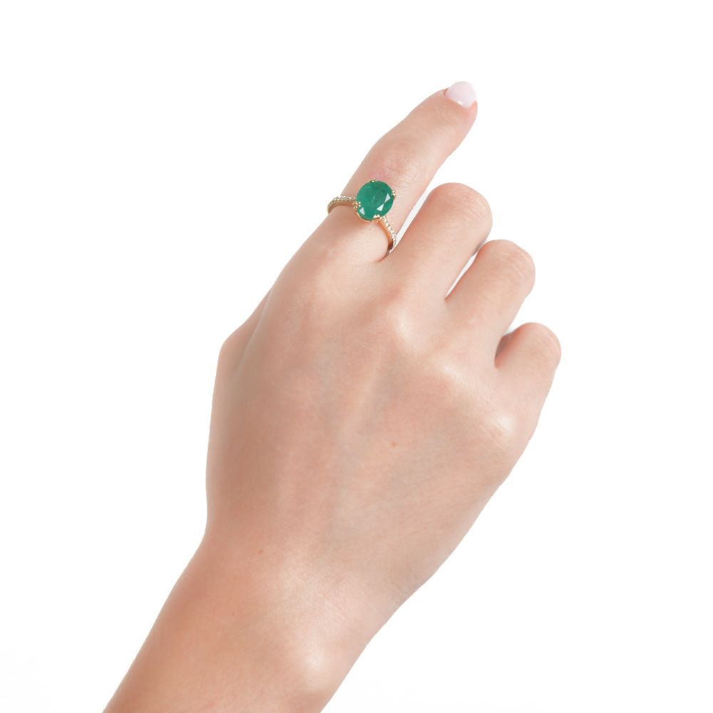 Anillo con esmeralda y diamantes