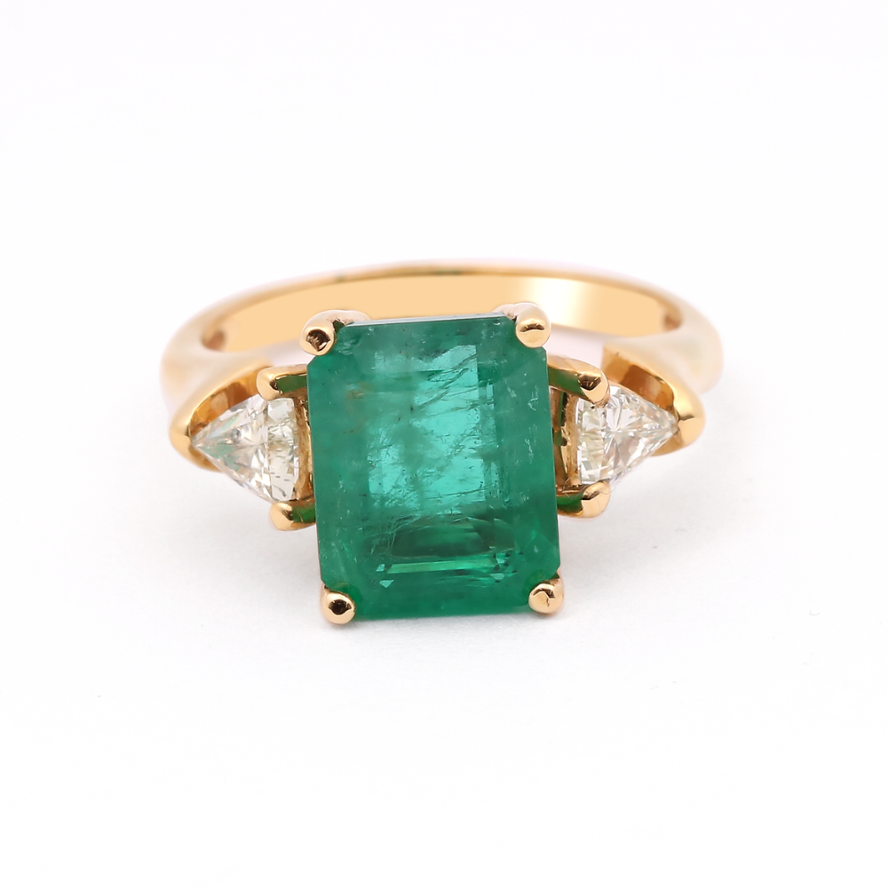 Anillo con esmeralda y diamantes