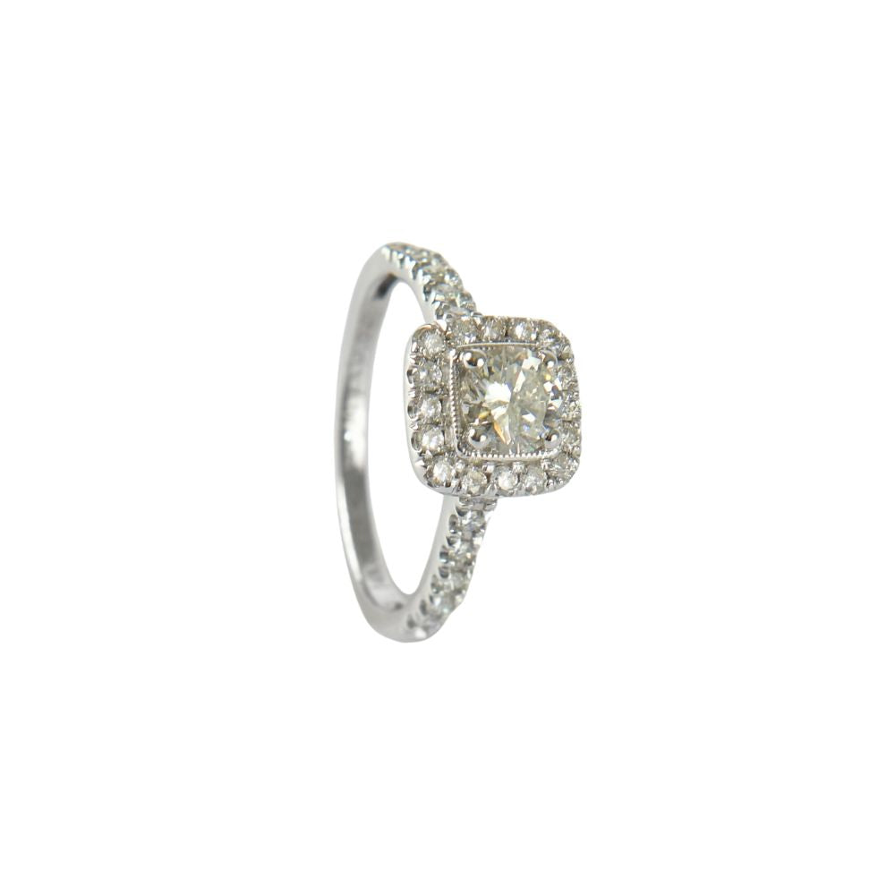Anillo de compromiso con diamante central 0.59 ct corte brillante y diamantes laterales