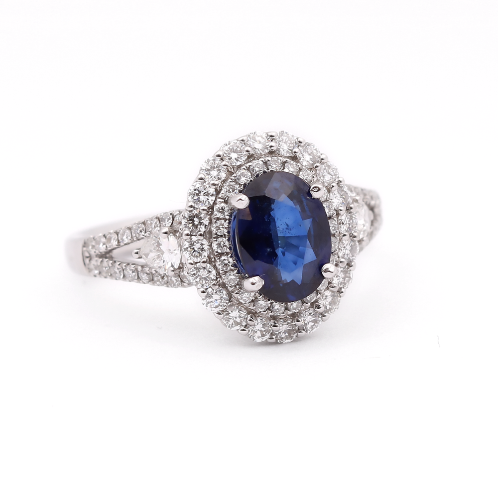 Anillo con zafiro y doble halo de diamantes