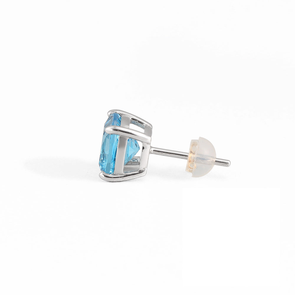 Studs con topacio azul corte cushion