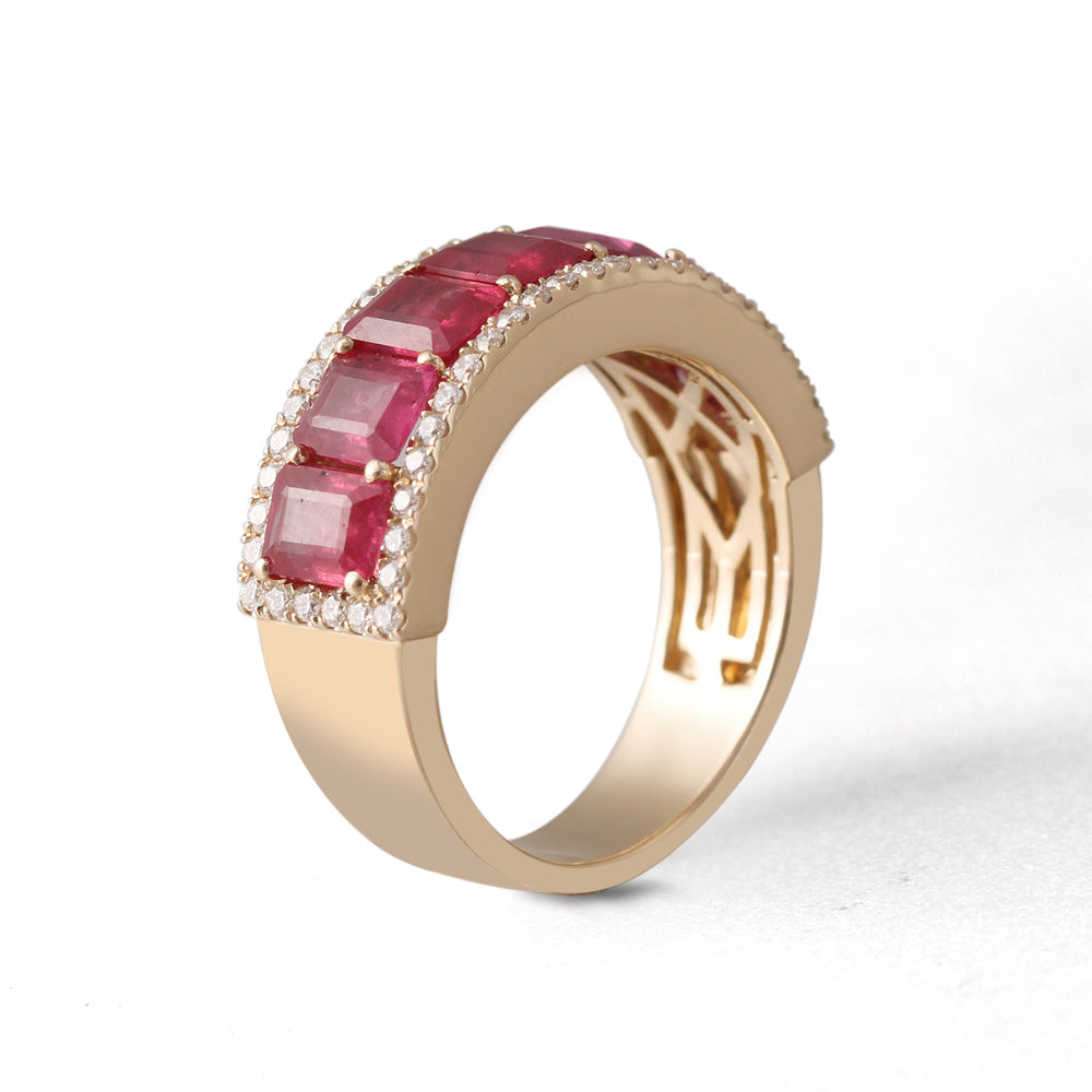 Anillo churumbela con rubíes y diamantes en oro amarillo