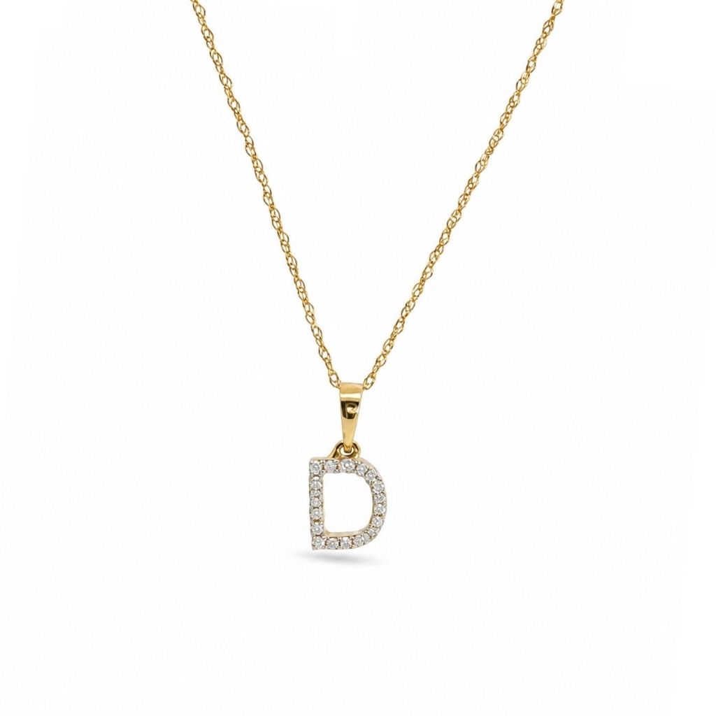 Cadena con dije de letra inicial con diamantes