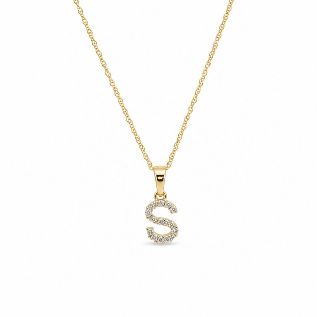 Cadena con dije de letra inicial con diamantes