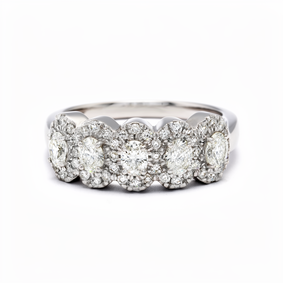 Anillo quinteto de diamantes y halo