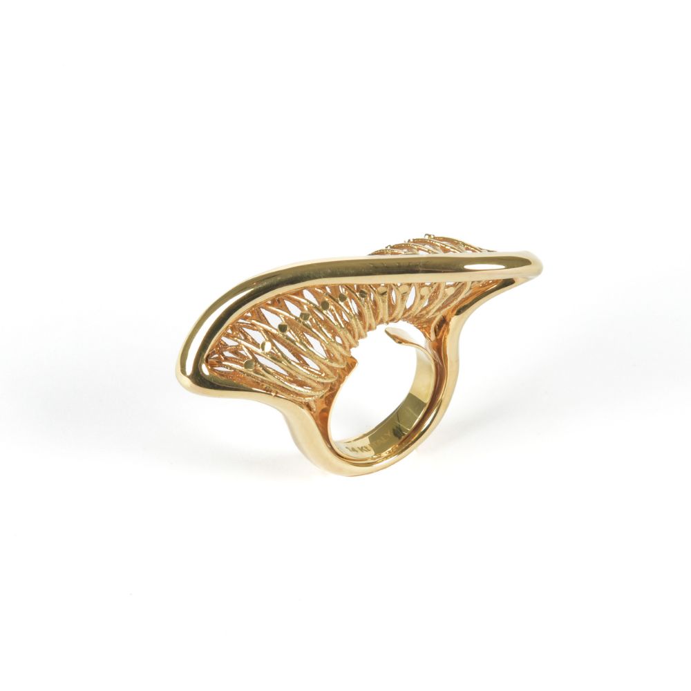 Anillo diseño escultural dorado Cesta Filigrana
