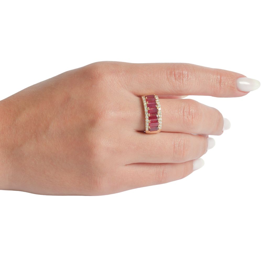 Churumbela con rubíes corte esmeralda y diamantes