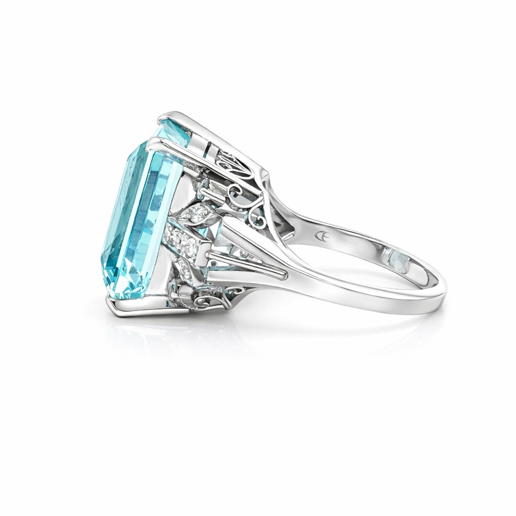 Anillo de platino con aguamarina y diamantes