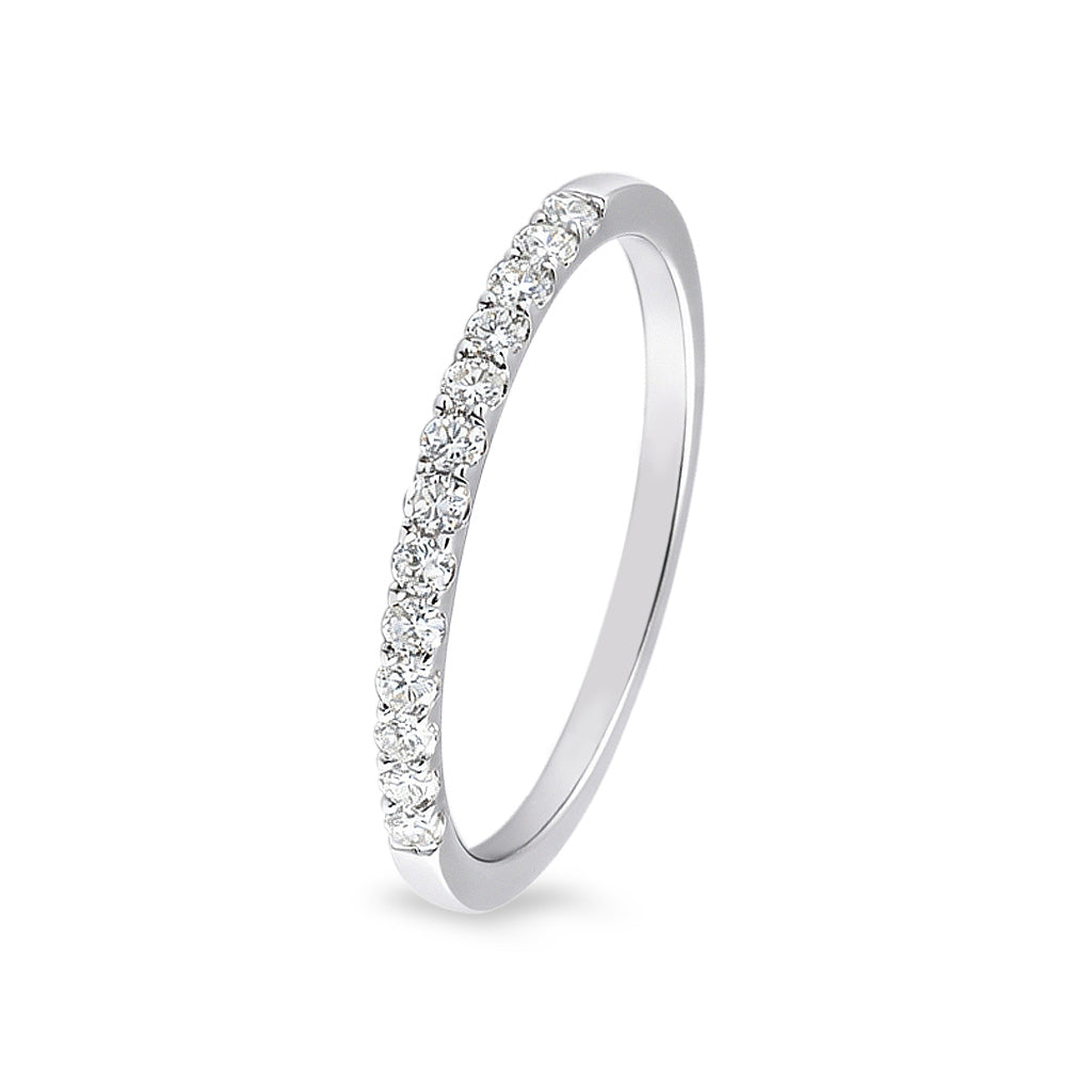 Churumbela estilo clásico con diamantes en oro blanco