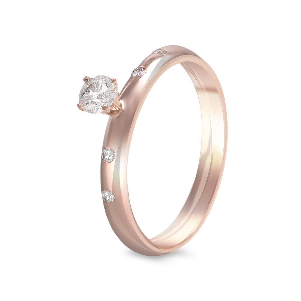 Anillo de compromiso con diamante central 0.19 ct y diamantes laterales