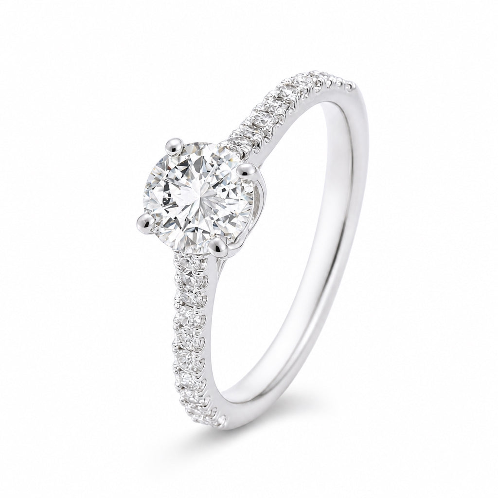 Anillo de compromiso con diamante central 0.80 ct y diamantes laterales