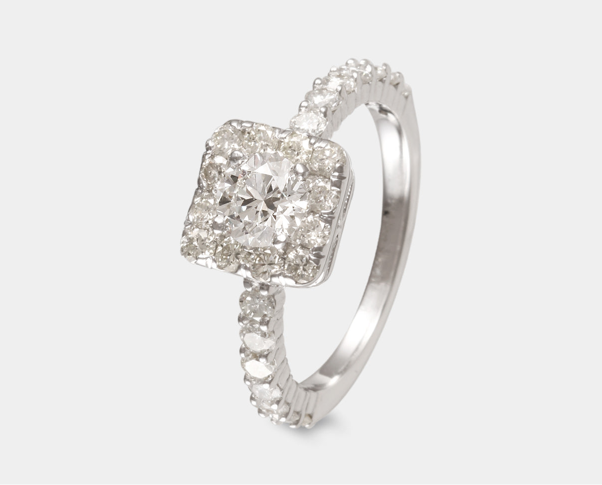 Anillo de Compromiso con diamante  y halo de diamantes en oro blanco de 14 k. Certificado GIA.