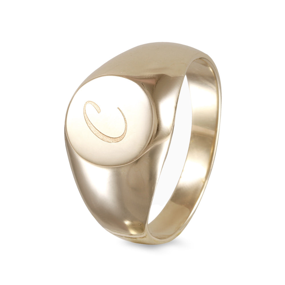 Anillo con grabado personalizado de inicial