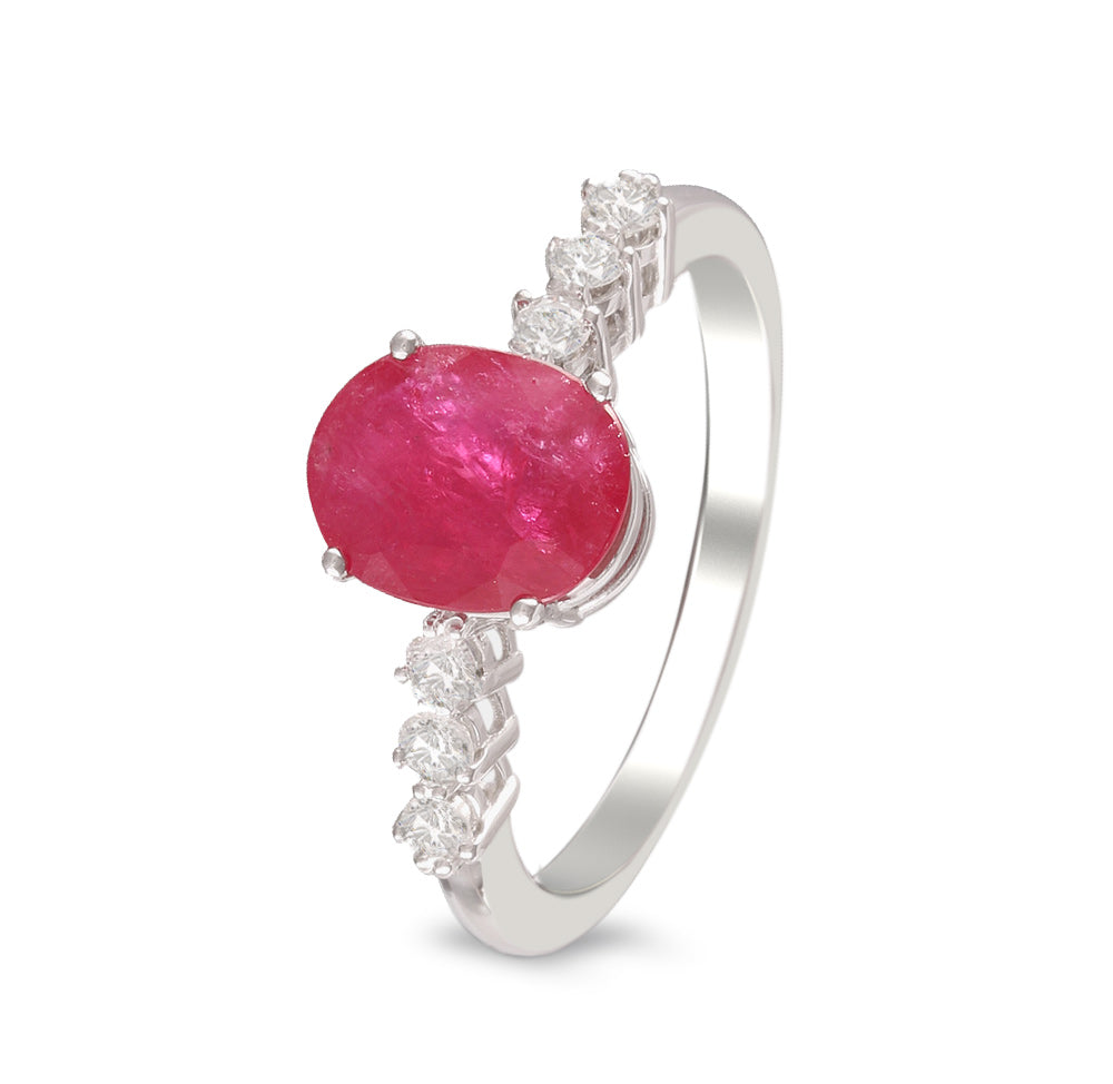 Anillo con rubí y diamantes laterales