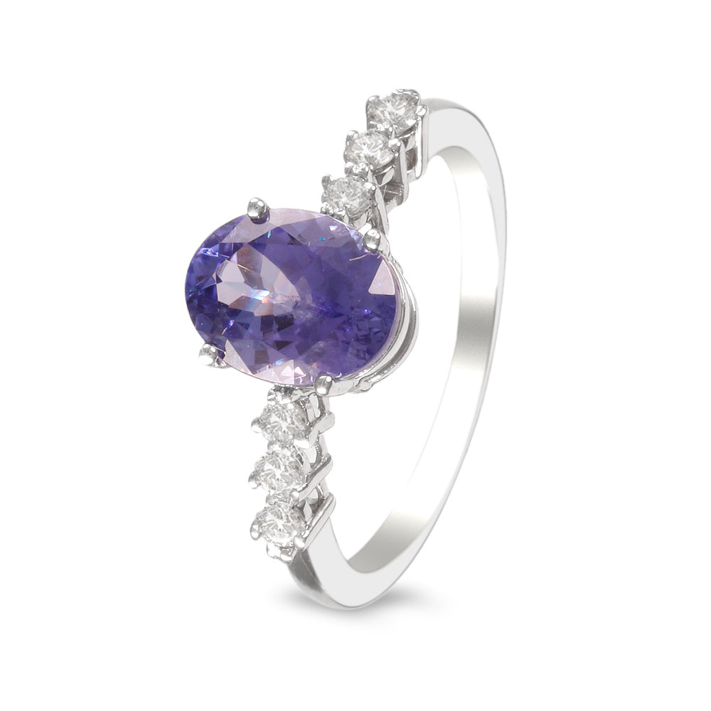 Anillo con tanzanita y diamantes laterales en oro blanco
