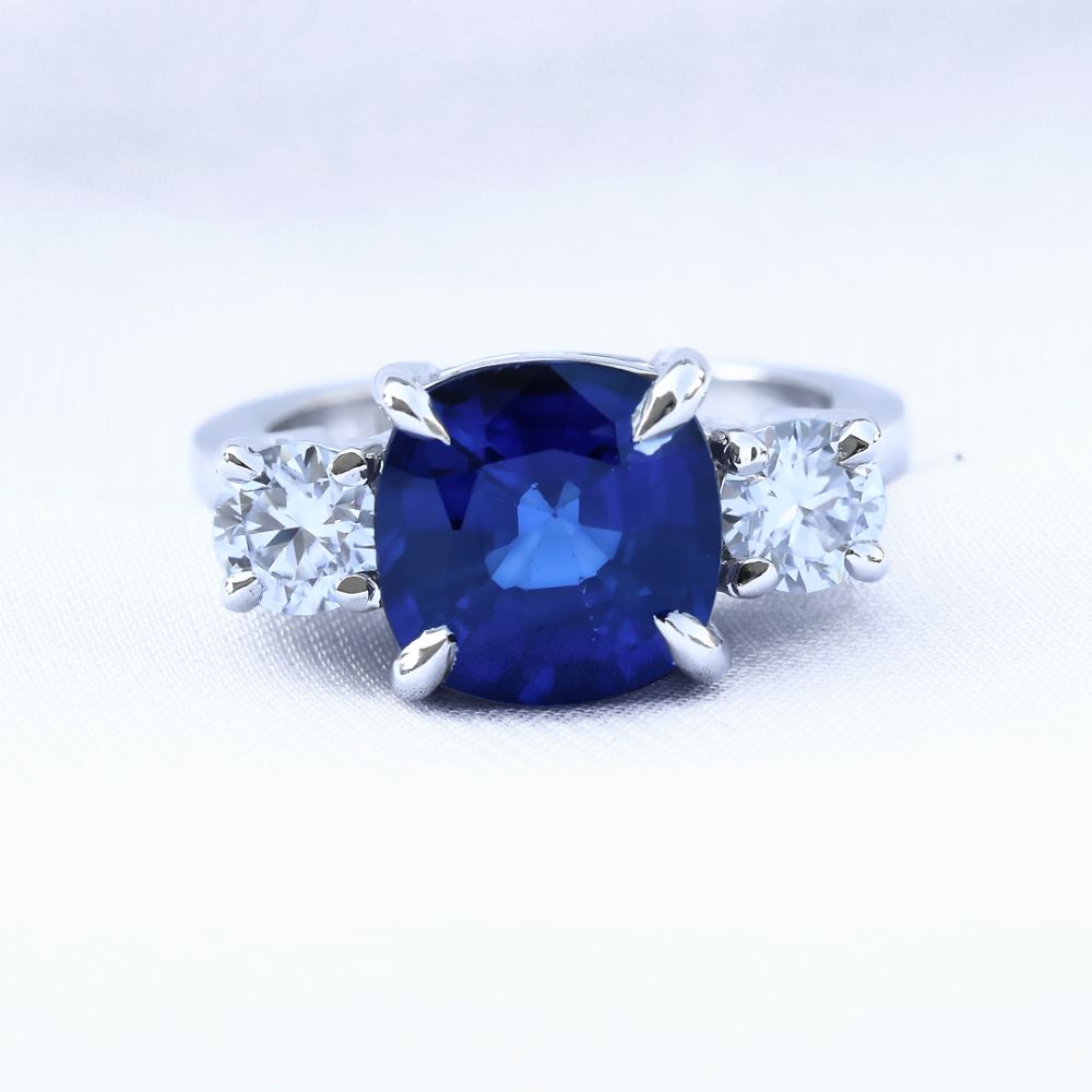 Anillo con zafiro diffusion y moissanita