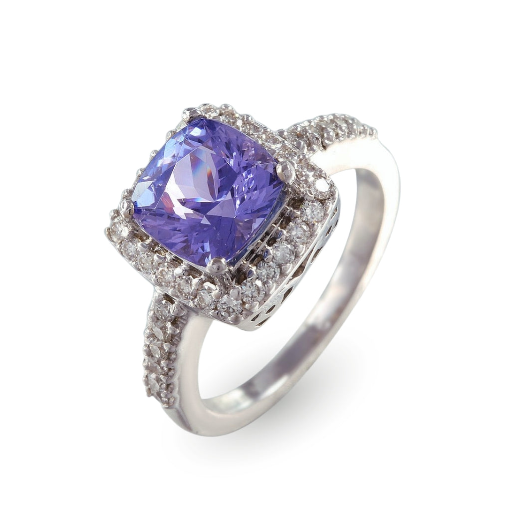 Anillo de oro blanco y tanzanita con diamantes