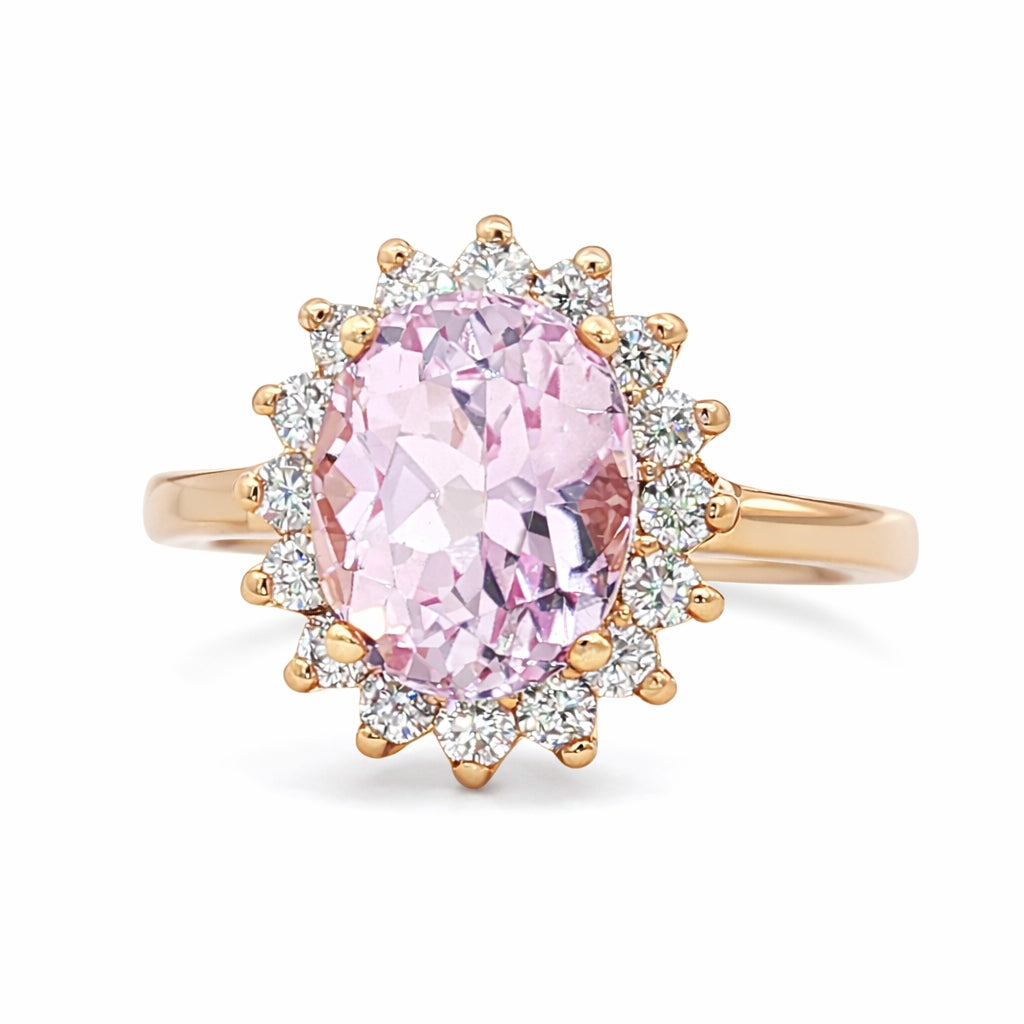 Anillo con kunzita y diamantes laterales en oro rosa de 14k