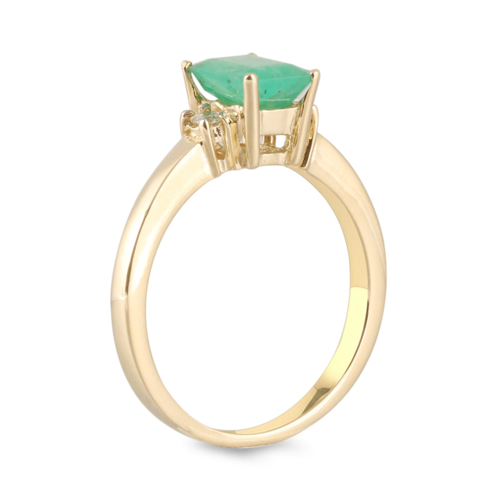 Anillo con esmeralda y diamantes laterales