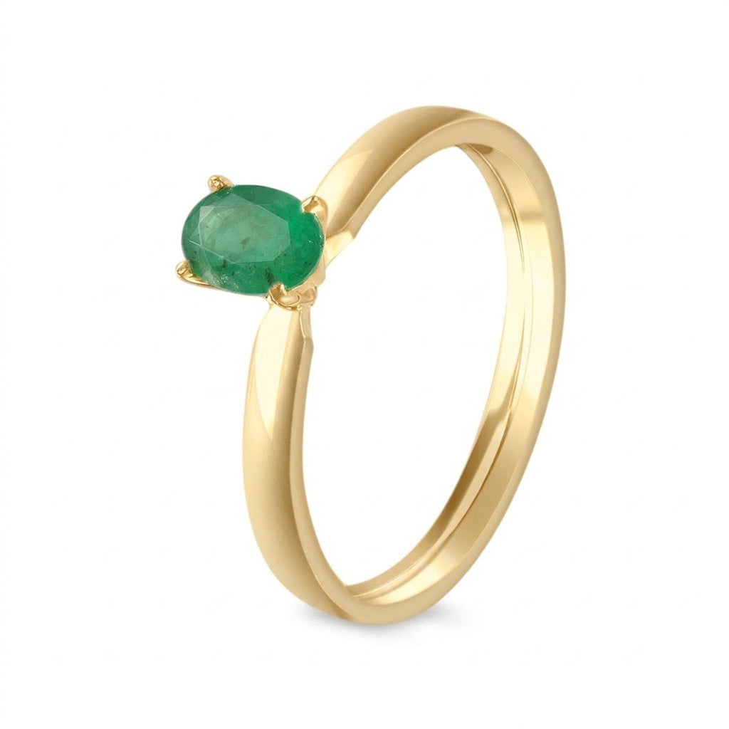 Anillo de oro amarillo con esmeralda