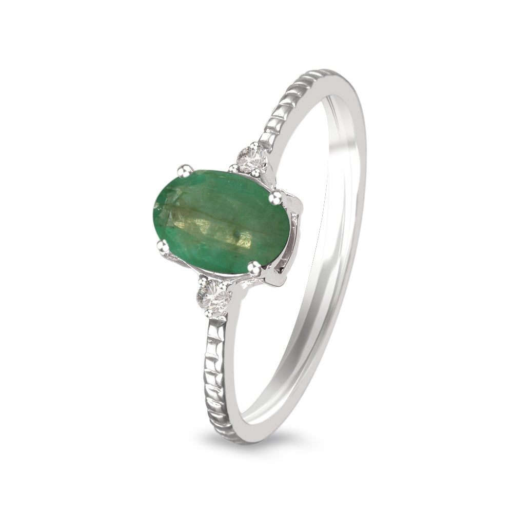 Anillo con esmeralda y diamantes laterales (Mayo)