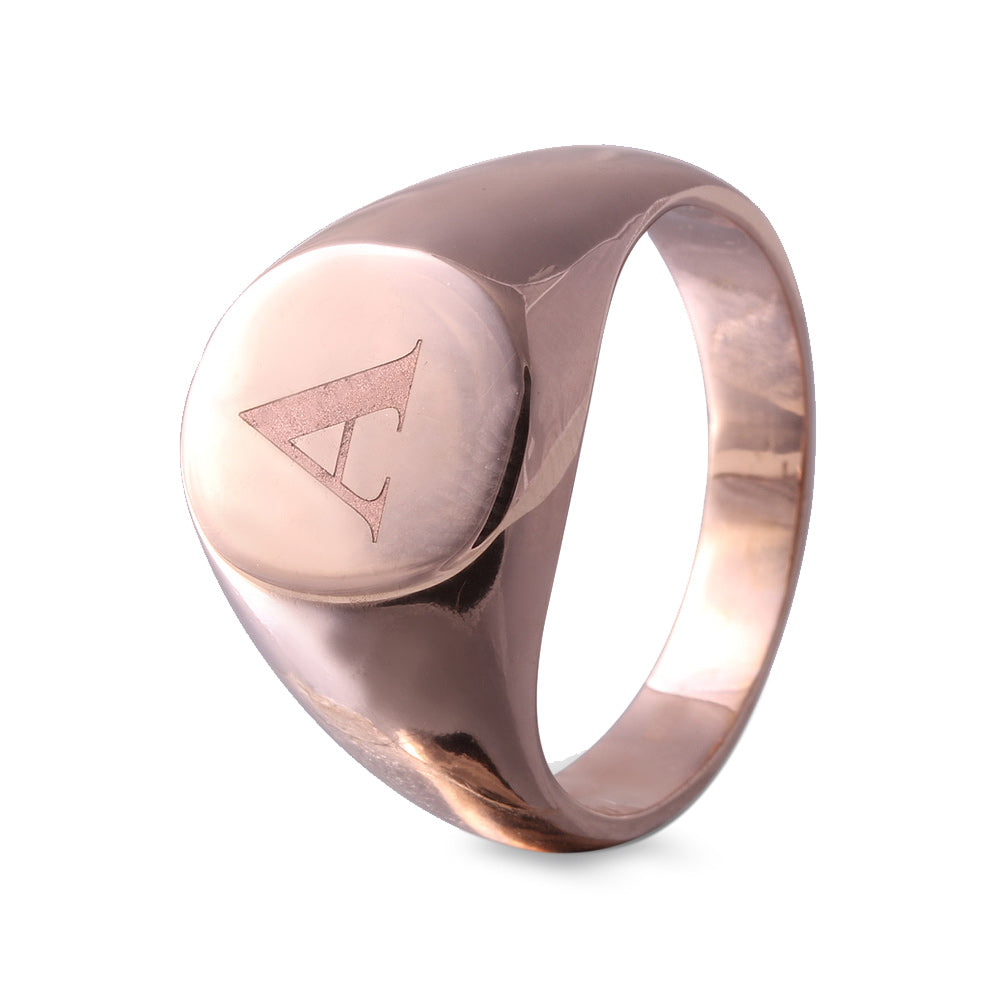 Anillo con grabado personalizado de inicial