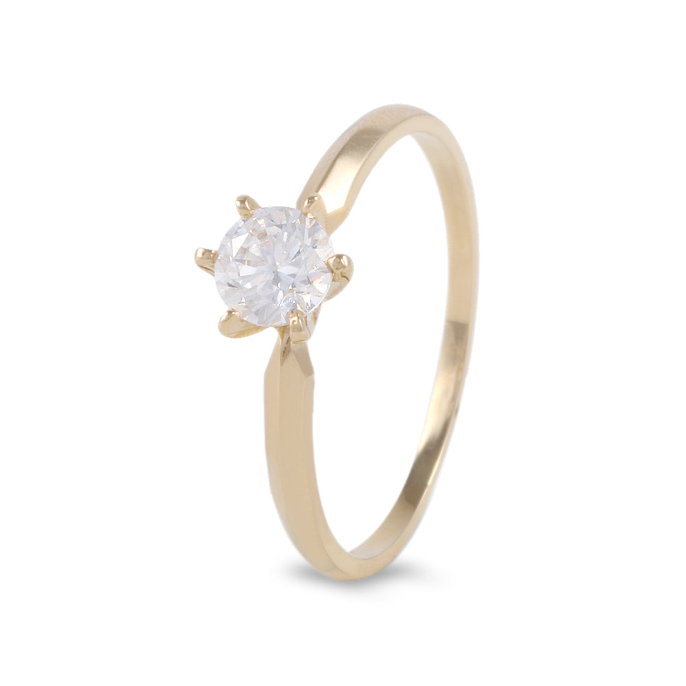 Anillo solitario estilo clásico con circonia