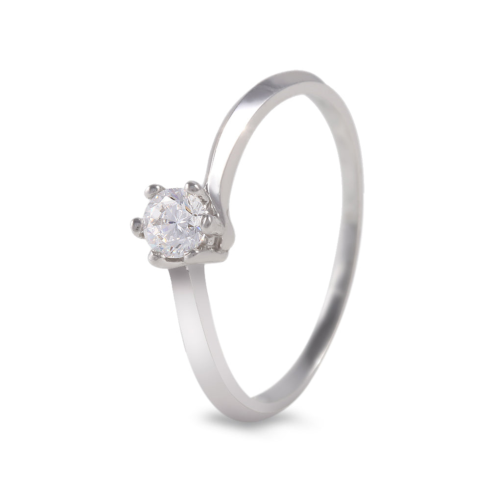 Anillo solitario estilo clásico con circonia