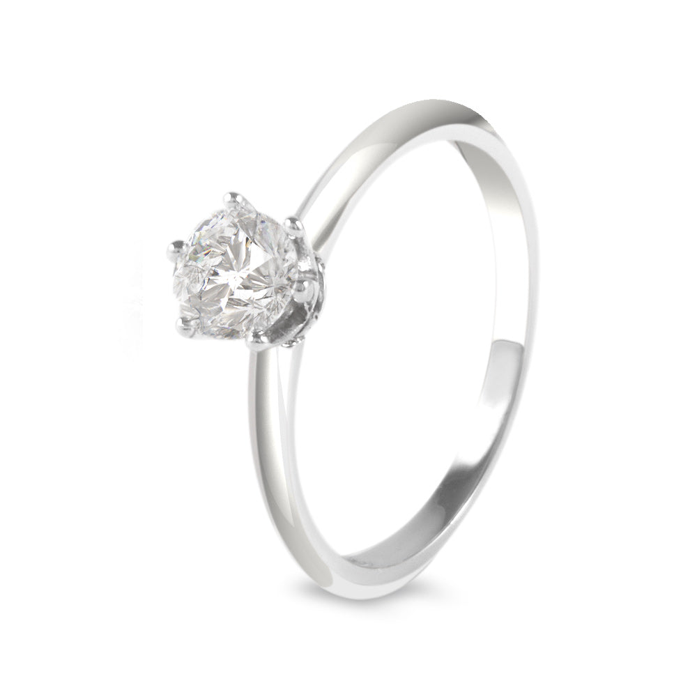 Anillo solitario estilo clásico con circonia