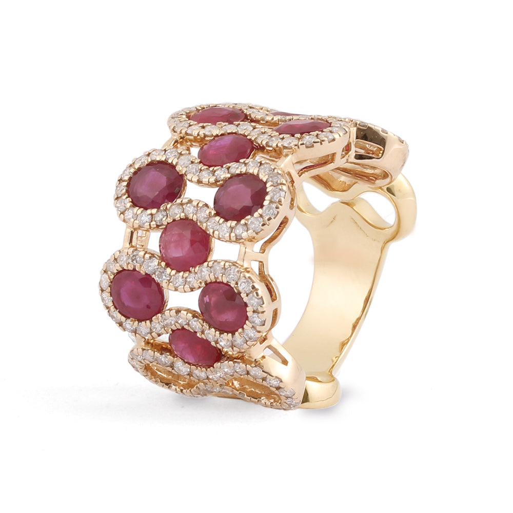 Anillo tres hileras con rubíes y diamantes en oro amarillo