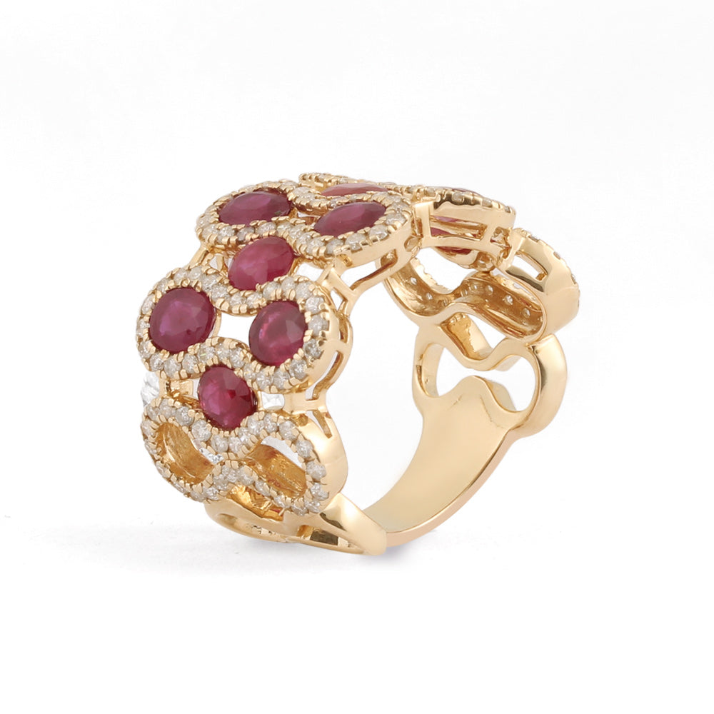 Anillo tres hileras con rubíes y diamantes en oro amarillo