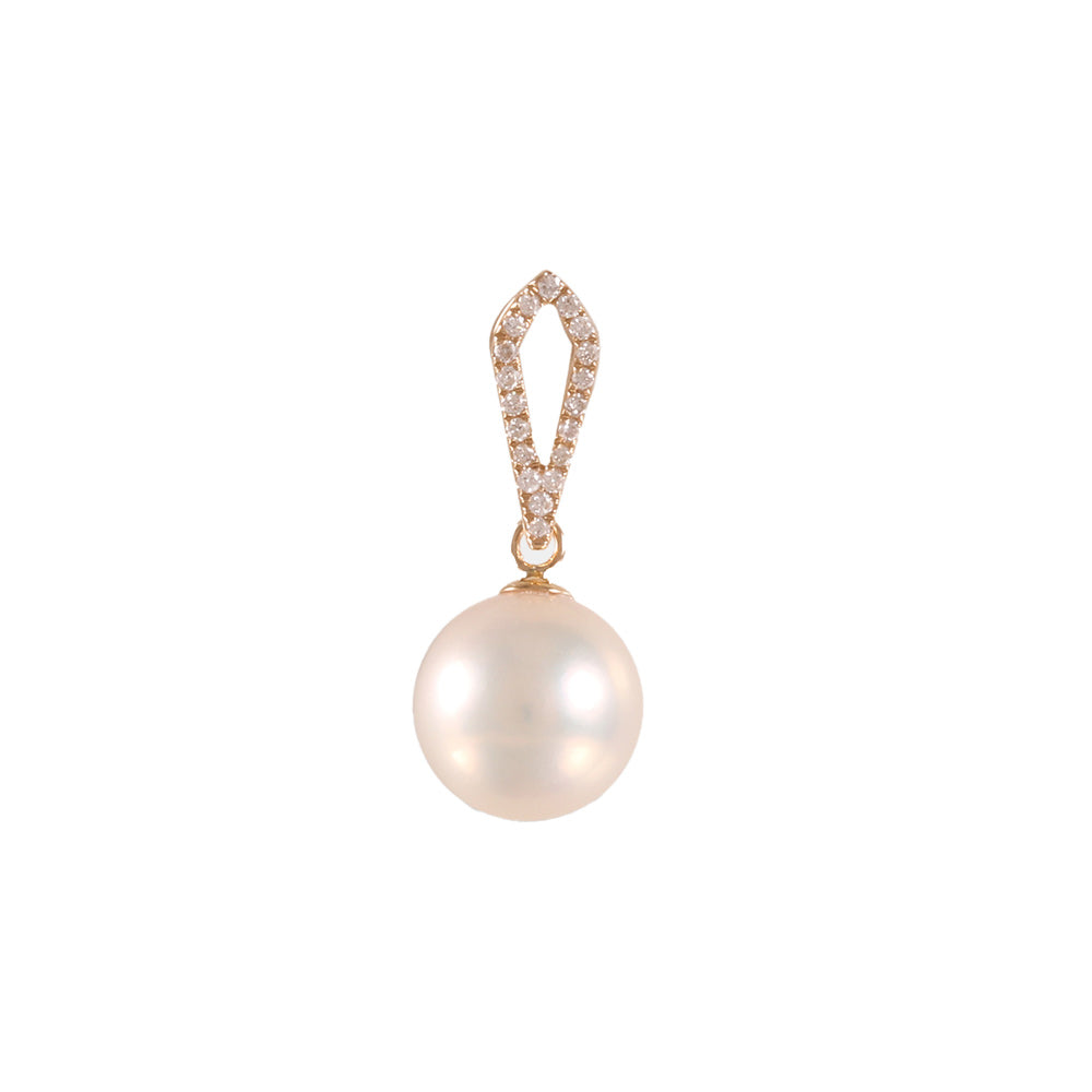 Dije con perla y detalle de diamantes