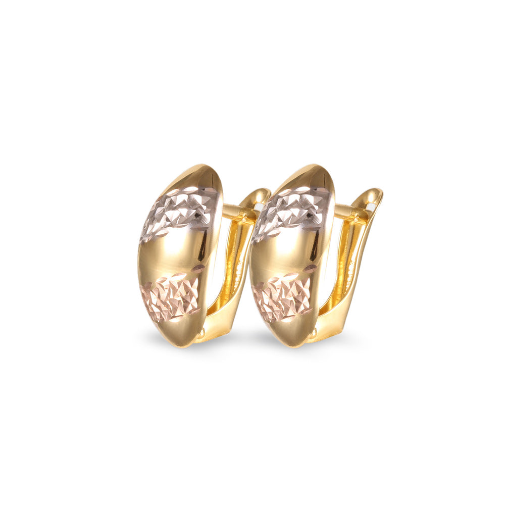 Aretes cortos con detalles diamantados combinados