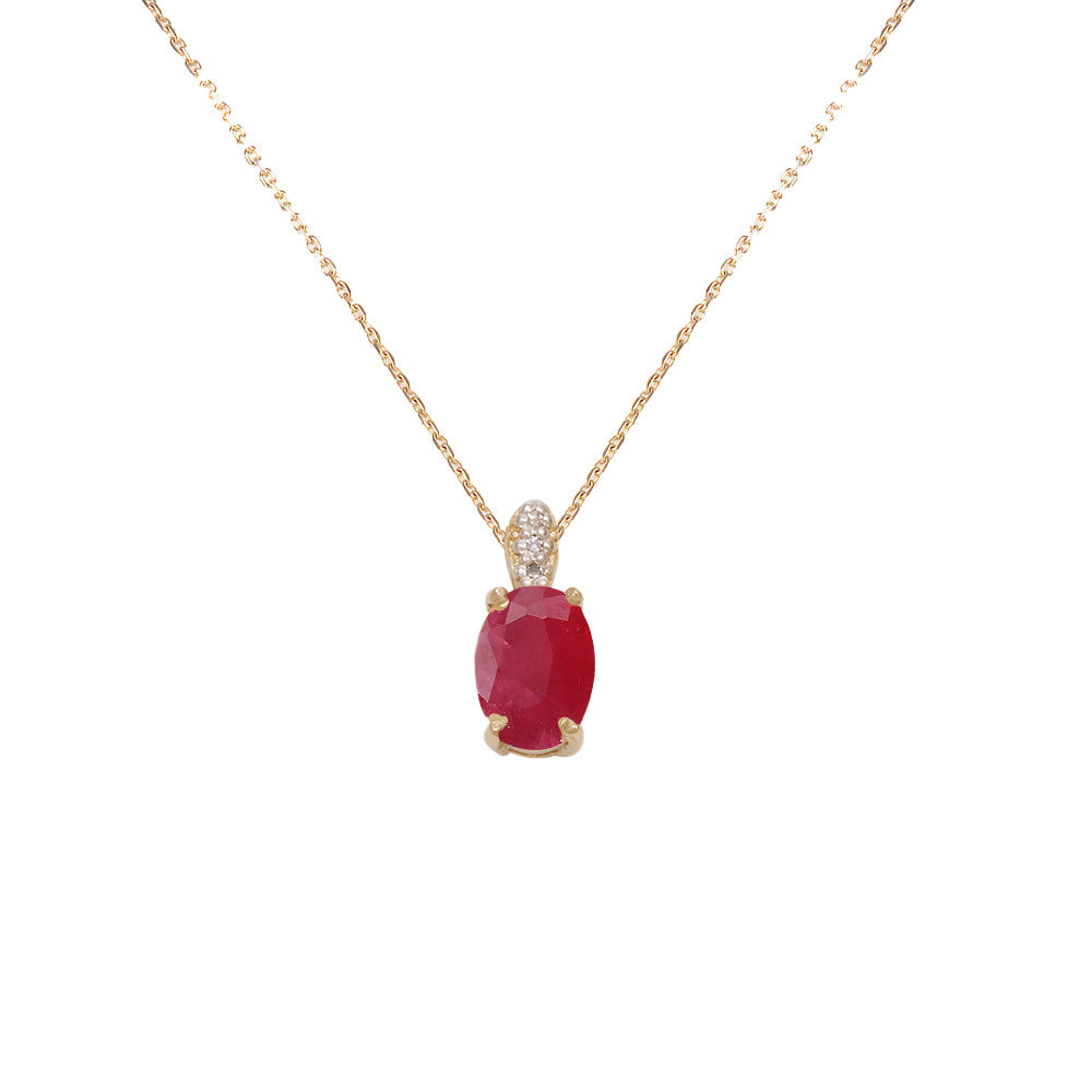 Cadena y dije con rubí y destellos de diamantes