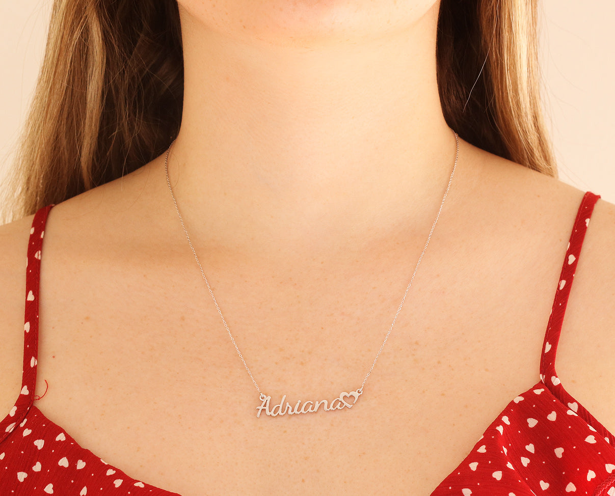 Gargantilla personalizada con nombre y corazón