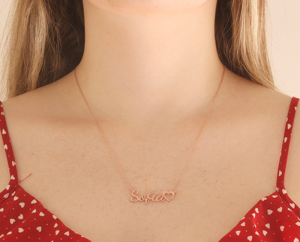 Gargantilla personalizada con nombre y corazón