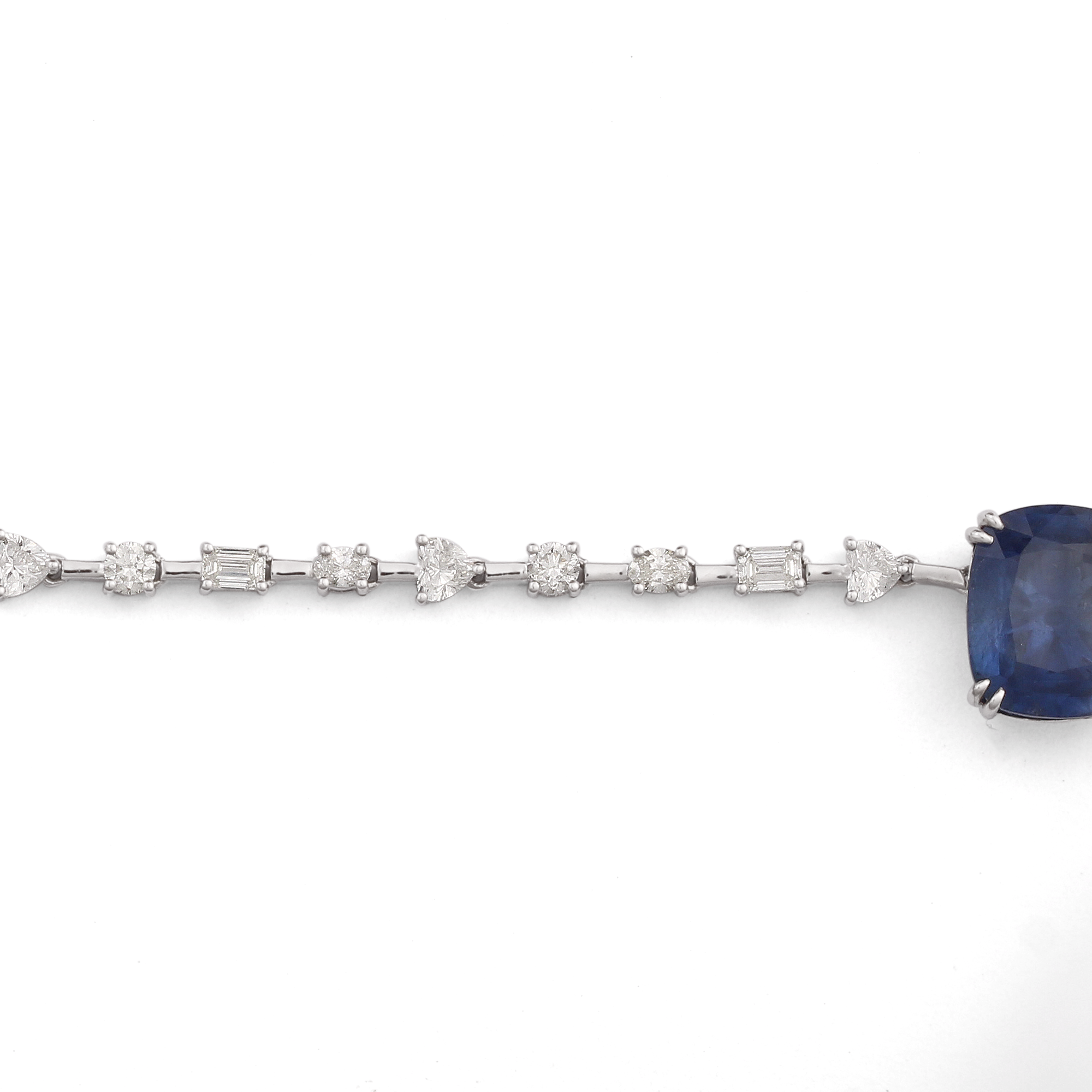 Gargantilla con zafiro y diamantes