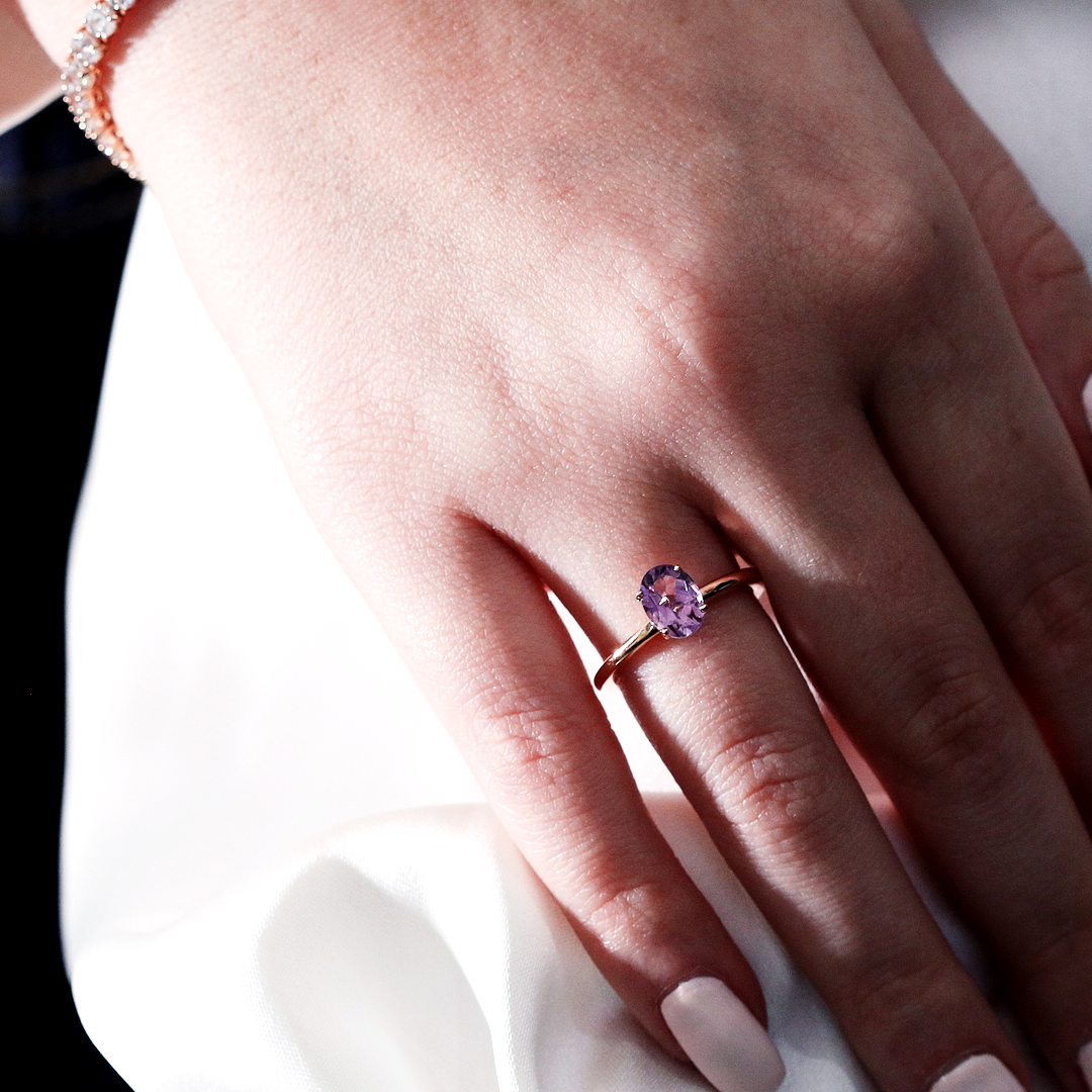 Anillo estilo solitario con amatista