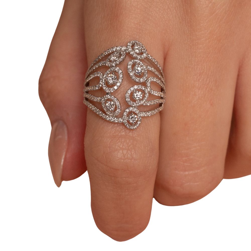 Anillo de cóctel con diamantes