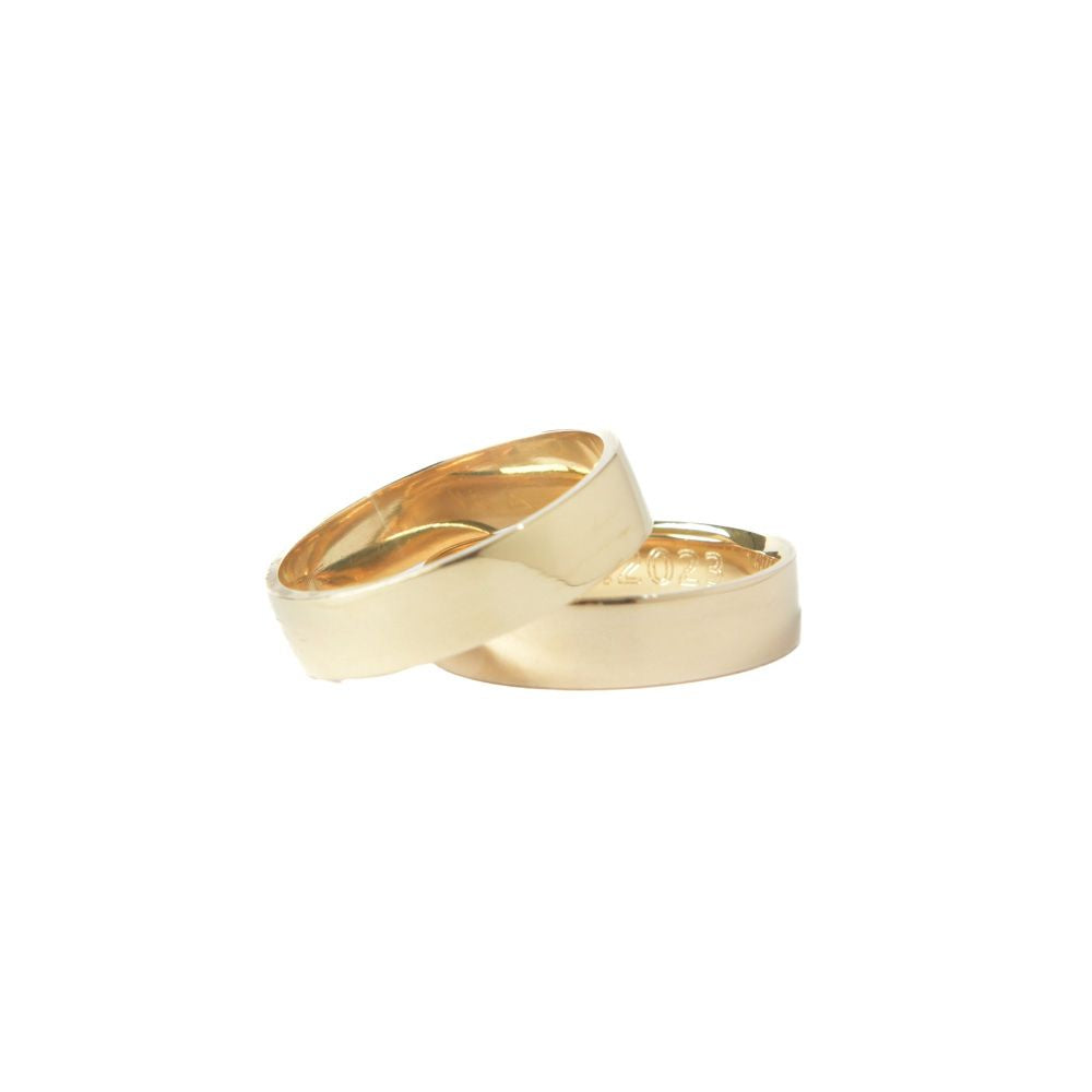 Argolla de matrimonio diseño cuadrado con acabado liso