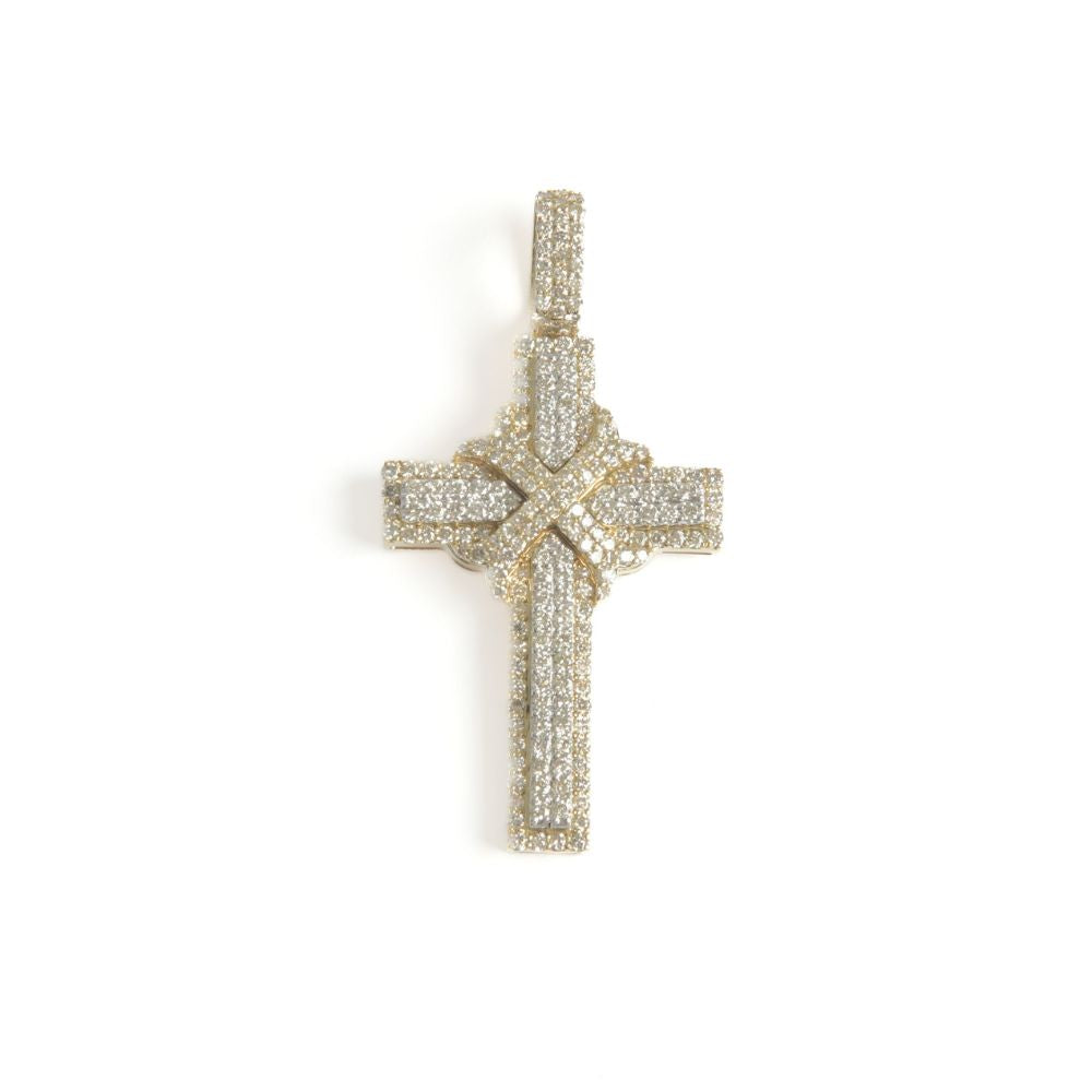 Dije con diseño de cruz y con diamantes