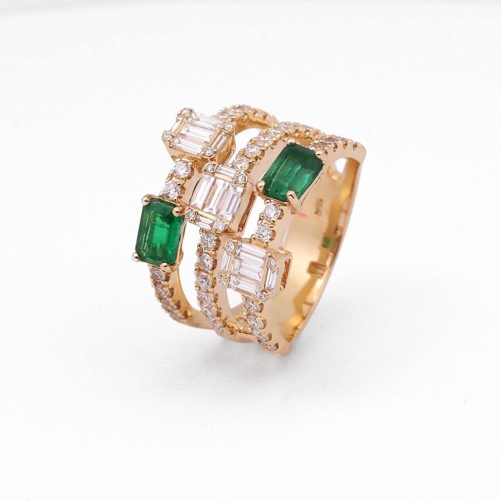 Anillo con esmeralda y diamantes