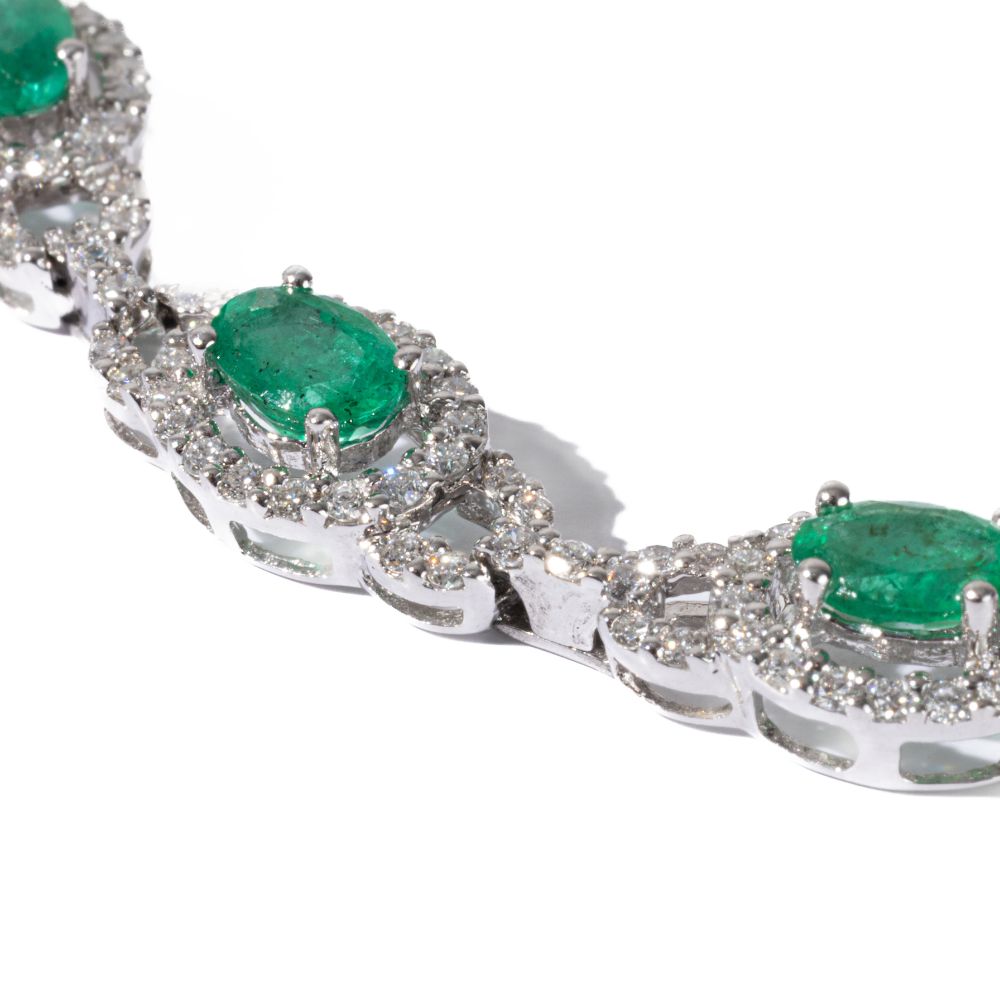 Brazalete con esmeraldas ovales y diamantes