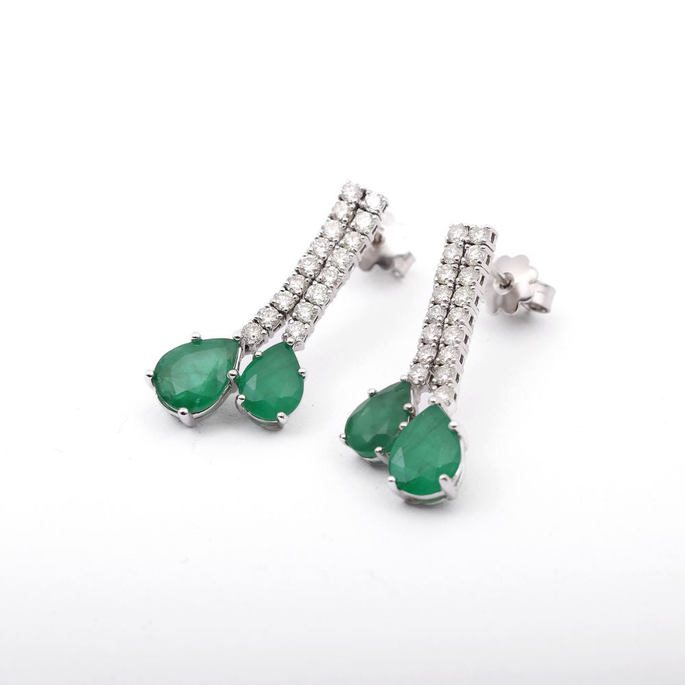 Aretes largos con esmeralda y diamantes