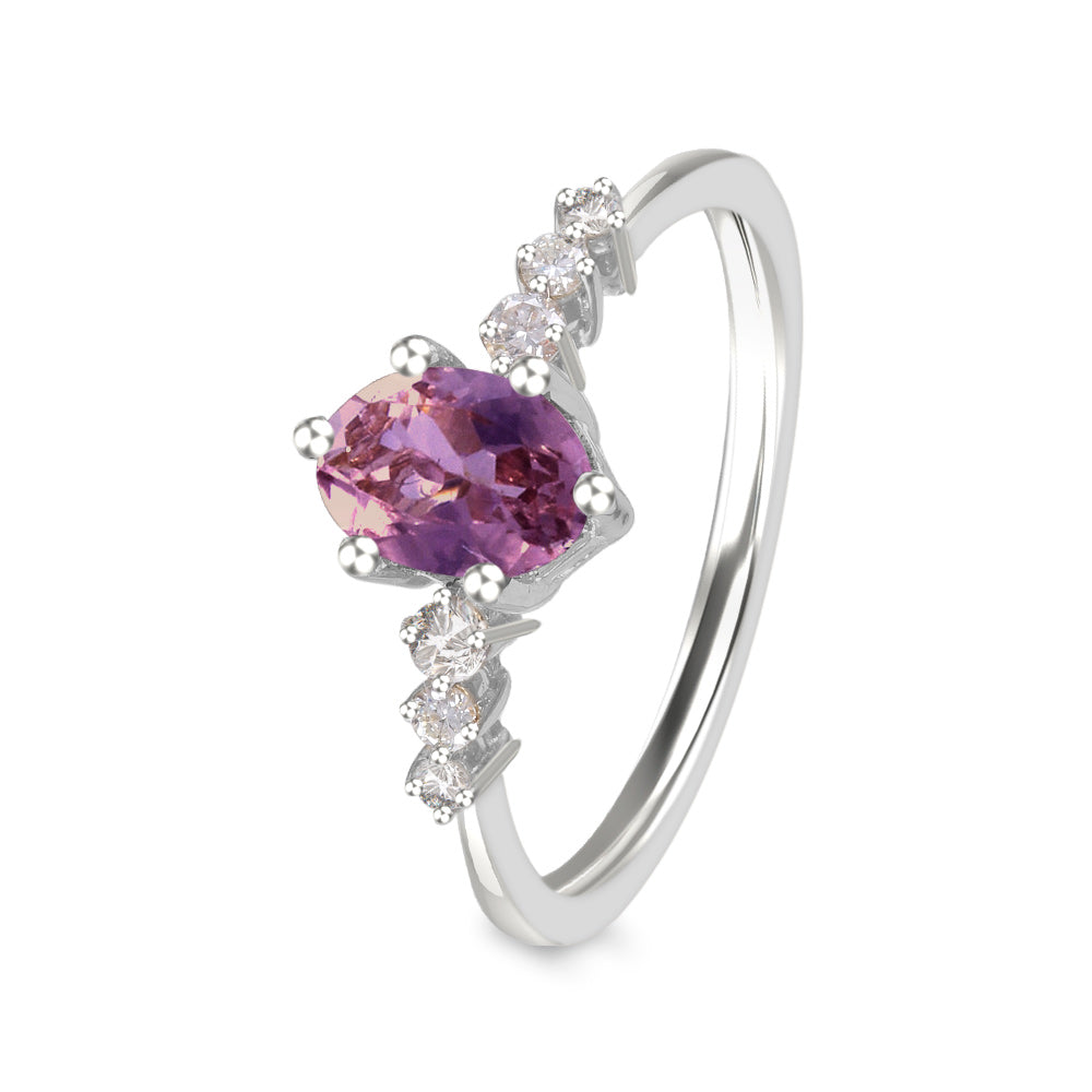 Anillo con amatista y diamantes laterales