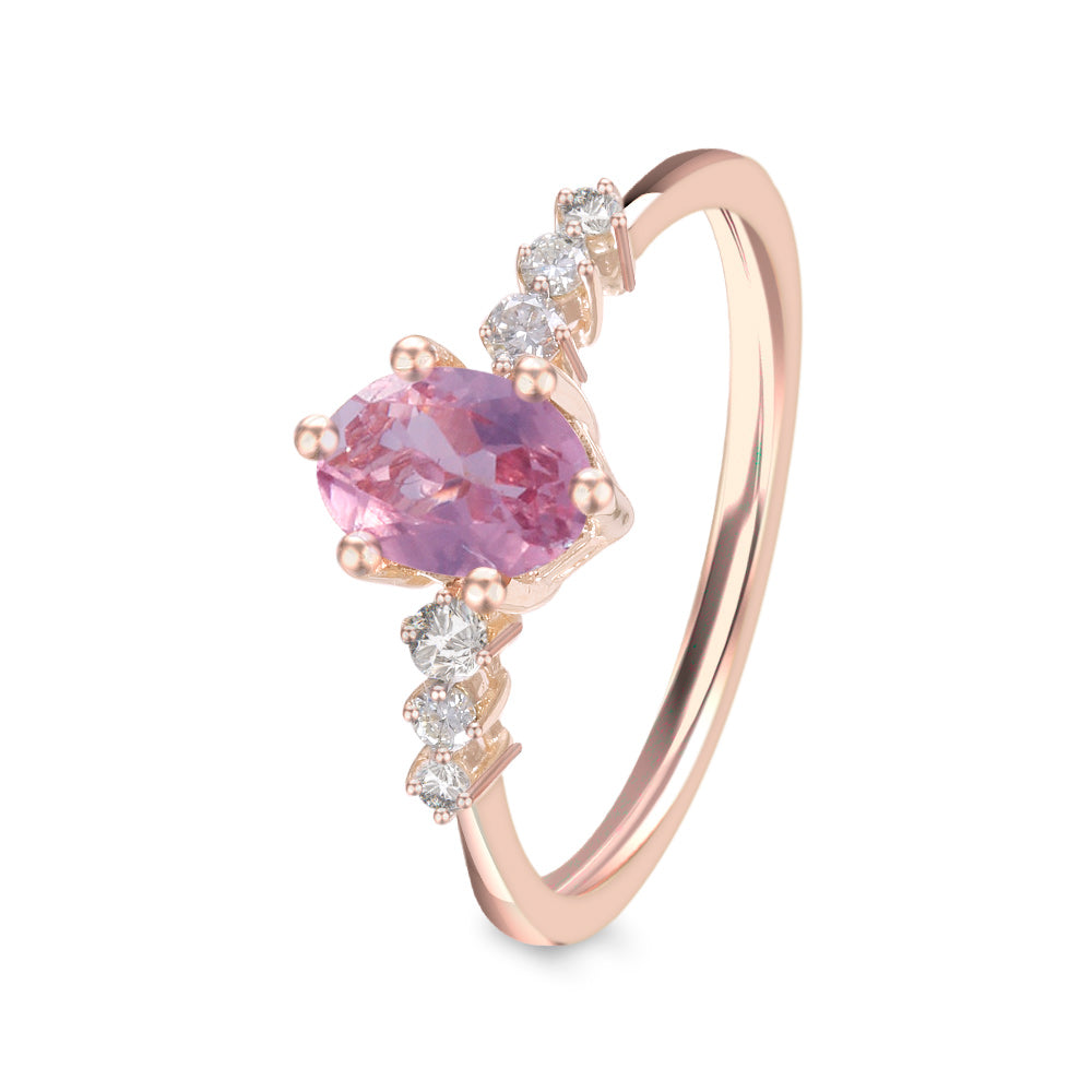 Anillo con turmalina morada y diamantes laterales