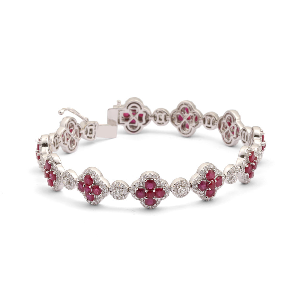 Brazalete diseño de flor con rubí y diamantes