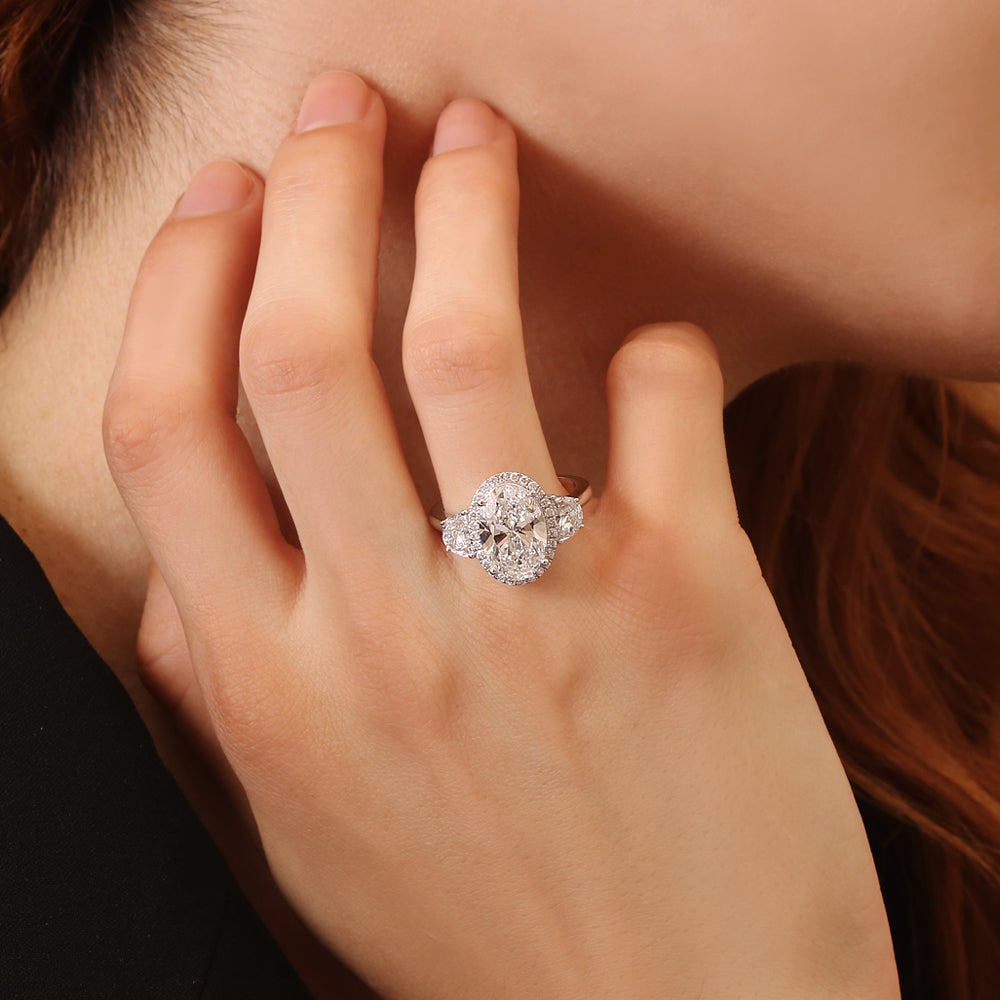 Anillo de compromiso con diamantes laterales lab-grown 3.59 ct