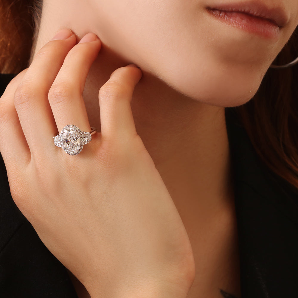 Anillo de compromiso con diamantes laterales lab-grown 3.59 ct
