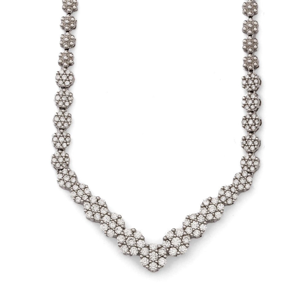 Gargantilla de diamantes con diseño en V